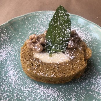 Table 33 - Pumpkin roll - Breakfast & Brunch Near Me - Dayton, Ohio