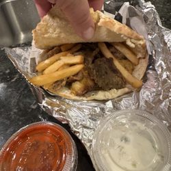 Shawarma Cart - Combo DÖNER/SHAWARMA (PITA). Hot sauce = bomb