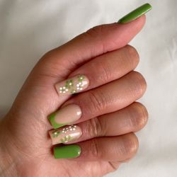 Q Nails - Spring Green with Flowers Fullset