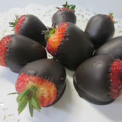 Lorah's Handmade Chocolates - Chocolate covered strawberries