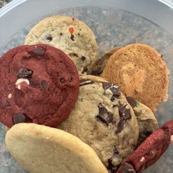 This is what they call an assorted 1 pound of cookies