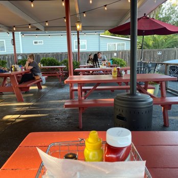 Healdsburger - Patio area - Burgers Near Me - Healdsburg, California