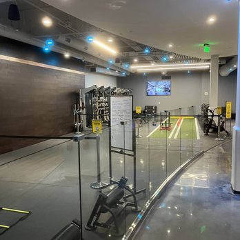 Gold’s Gym - Are for classes and personal training - Gyms Near Me - Northridge, California Gold’s Gym - Are for classes and personal training - Gyms Near Me - Northridge, California