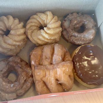 Tim Hortons - 6 donuts (2 French Crullers, 2 Blueberry, 1 Boston Cream & 1 Apple Fritter) - Coffee & Tea Near Me - Nashville, Tennessee