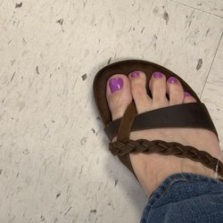 Bennington Nail Bar - Trying on new shoes to show off my pedi
