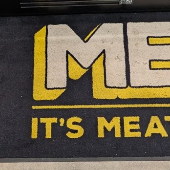 Grocery Outlet - This is a view of the Meat Rug on the ground at the meats section. Photo taken May 21, 2026. - Grocery Near Me - Virginia Beach, Virginia Grocery Outlet - This is a view of the Meat Rug on the ground at the meats section. Photo taken May 21, 2026. - Grocery Near Me - Virginia Beach, Virginia