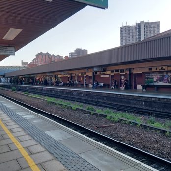Leicester Station - Platform - Train Stations Near Me - Leicester, LEC