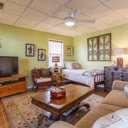 Smith Lake Bed and Breakfast - Dock Suite Den