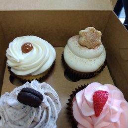 Cupcakes! Dulce de leche, snicker doodle, Oreo, strawberry Cupcakes! Dulce de leche, snicker doodle, Oreo, strawberry