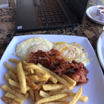 Tropical Beach Cafe - fried egg breakfast with bacon - best bacon ever, eggs cooked perfect, what a breakfast! - Cuban Near Me - Miami Beach, Florida