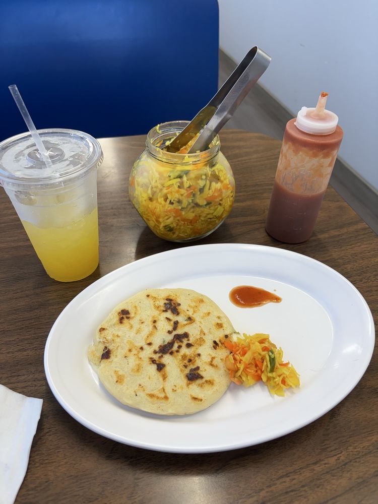 Bendicion De Dios Restaurante & Pupuseria Logo