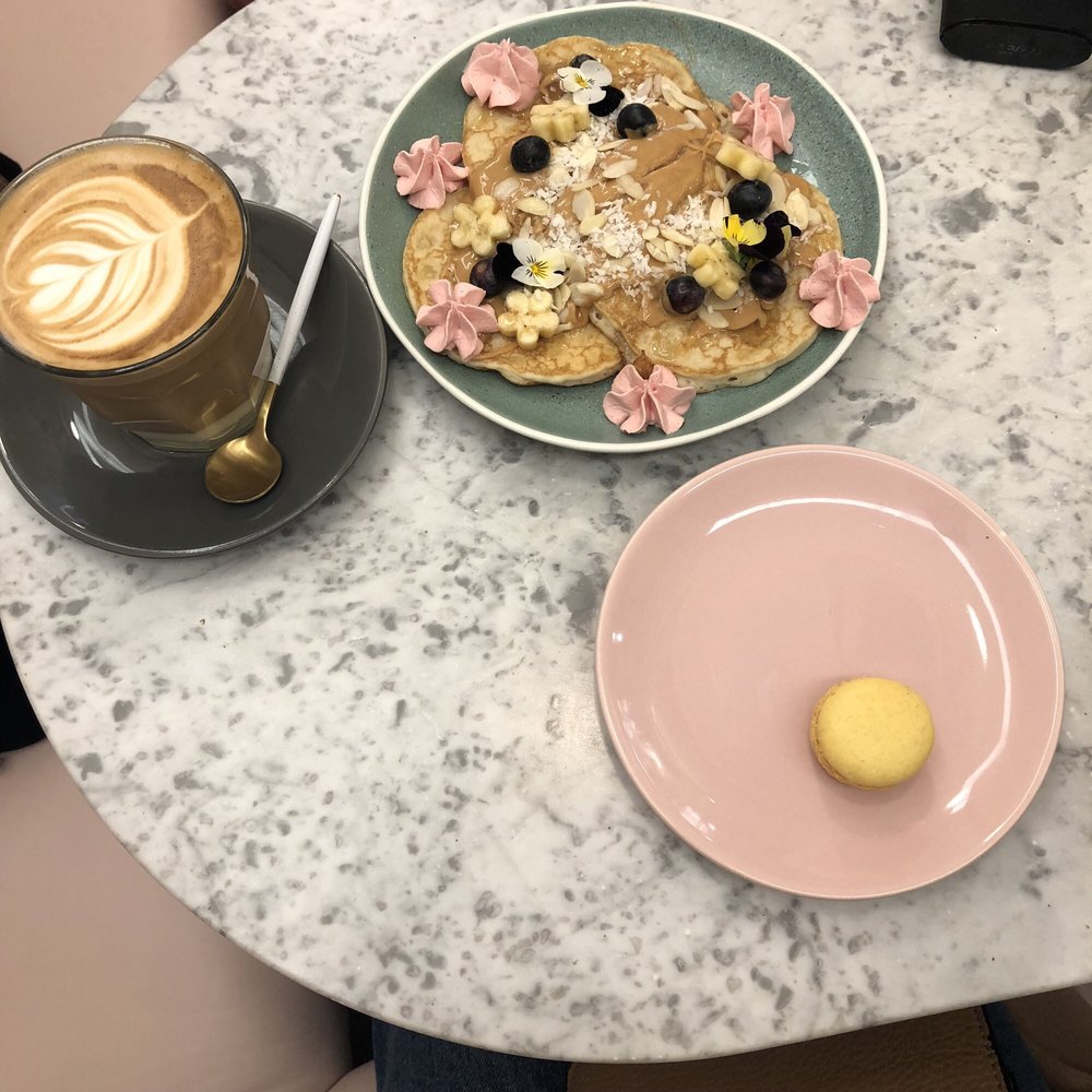 Happiness pancakes! My friend took this amazing photo:) Happiness pancakes! My friend took this amazing photo:)