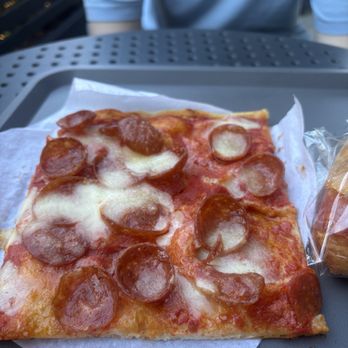 Oro Cafe & Eatery - Pepperoni pizza - Cafes Near Me - Toronto, Ontario Oro Cafe & Eatery - Pepperoni pizza - Cafes Near Me - Toronto, Ontario