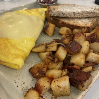 First Watch - Ham and Gruyère omelette - Breakfast & Brunch Near Me - Bluffton, South Carolina