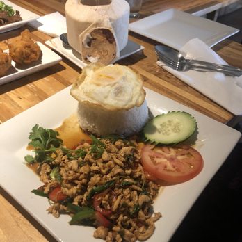 Manaow - Basil & chili chicken - Thai Near Me - Long Beach, California