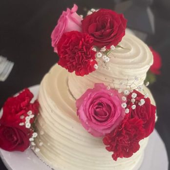 Southern Sugar - a wedding cake with red and pink flowers - Desserts Near Me Southern Sugar - a wedding cake with red and pink flowers - Desserts Near Me