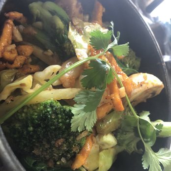 OvAsians - Chicken, Shrimp and garlic rice clay pot - Vietnamese Near Me - Livermore, California OvAsians - Chicken, Shrimp and garlic rice clay pot - Vietnamese Near Me - Livermore, California