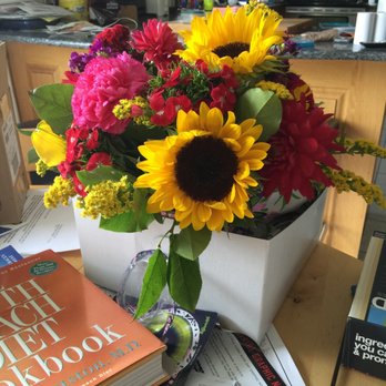 Artistic Petals - Florists Near Me - Winchendon, Massachusetts