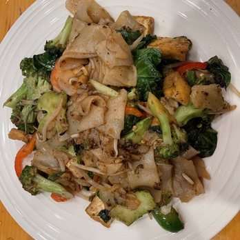 Thai Pastry & Restaurant - drunken noodles - Thai Near Me - Chicago, Illinois