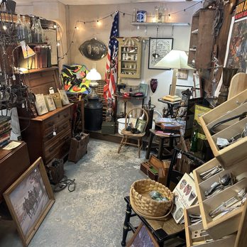 VINTAGE JUNKY - Updated February 2026 - 17 Photos - 680 Glen Ave