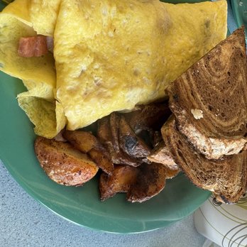 Miss Wakefield Diner - Ham and cheese omelette with rye toast - Diners Near Me - Sanbornville, New Hampshire