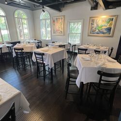 The Grilled Oyster - Nice dinning room