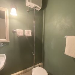Hotel Ruby Marie - Toliet in bathroom, it ran all night & we advised staff so hopefully it's no longer a problem.