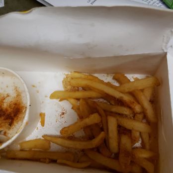 Golden Chick - French fries cold old and look at the amount. What happened? - Fast Food Near Me - Hutto, Texas