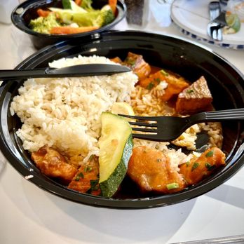 Bossa Fish - FRIED SALMON IN GARLIC SAUCE (salmon ajillo) - Seafood Near Me - Elizabeth, New Jersey