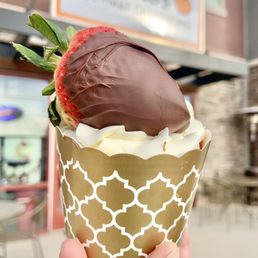 Exterior outside entrance of Momo's Gourmet Cheesecake - Chocolate covered strawberry cutie - Orem, Utah Exterior outside entrance of Momo's Gourmet Cheesecake - Chocolate covered strawberry cutie - Orem, Utah
