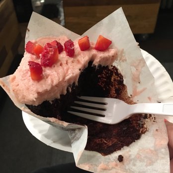 Funny Face Bakery - regular size chocolate strawberry cupcake - Cupcakes Near Me - New York, New York Funny Face Bakery - regular size chocolate strawberry cupcake - Cupcakes Near Me - New York, New York