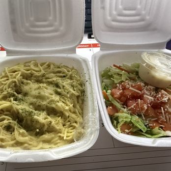 Monjunis Italian Cafe & Grocery - Lunch Fettuccine Alfredo - Italian Near Me - Baton Rouge, Louisiana