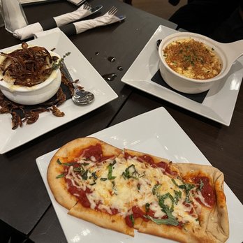 Jane Doe Lounge - Margherita Flatbread, French Onion Soup, Mac and Cheese - Cocktail Bars Near Me - New York, New York