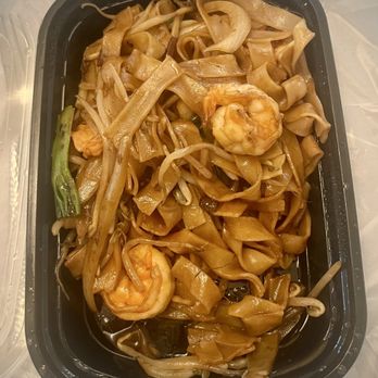 Luna Kitchen - Chow Fun w/ Shrimp - Noodles Near Me - Columbia, South Carolina Luna Kitchen - Chow Fun w/ Shrimp - Noodles Near Me - Columbia, South Carolina