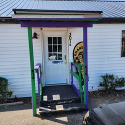 Maveen's Small Town Cravings - Cute little front door.