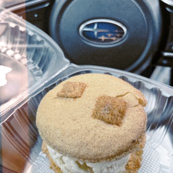 Scoop LV - Cinnamon Toast Crunch Macaron Ice Cream Sandwich! - Bubble Tea Near Me - Las Vegas, Nevada