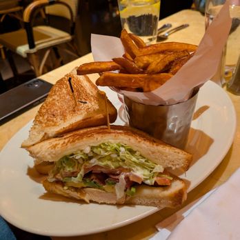The Cheesecake Factory - Buffalo chicken sandwich - American Near Me - Reno, Nevada