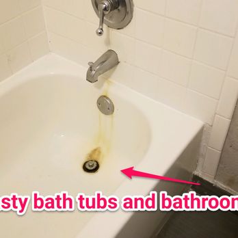 Days Inn by Wyndham Wilson - Bathtub... with rust stains - Hotels Near Me - Wilson, North Carolina