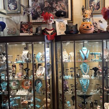 Papillon Too - Antiques Near Me - Cottonwood, Arizona