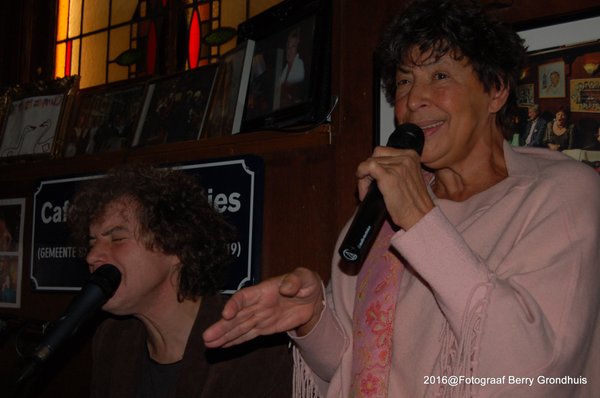 De Twee Zwaantjes by null