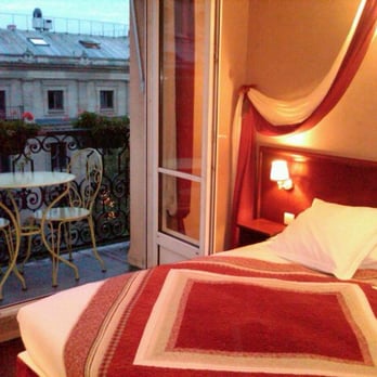 Hôtel Britannique - Room on the 5th floor looking out to the balcony - Hotels Near Me - Paris, 75 Hôtel Britannique - Room on the 5th floor looking out to the balcony - Hotels Near Me - Paris, 75