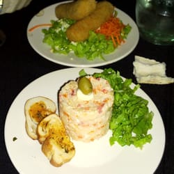 Mi Club - Discoteca - Entrada: Lo mio arroz con mayonesa y zanahoria, atrás bastones de papa rebozada