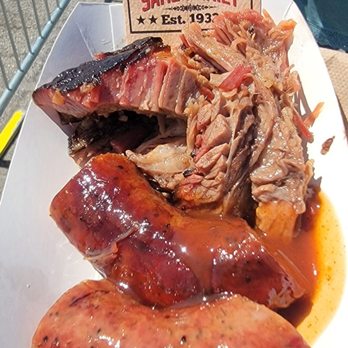 Black's Barbecue Austin - Pork sausage and burnt ends combo - Barbeque Near Me - Austin, Texas Black's Barbecue Austin - Pork sausage and burnt ends combo - Barbeque Near Me - Austin, Texas