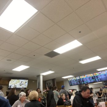Pedro's Cocina - Disorganization at its worst. Line to order in the left, line to pay on the right - Mexican Near Me - Dixon, California