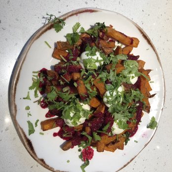 Honest Greens - Sweet potato fries with beet sauce and garlic aioli - delicious! - Vegetarian Near Me - Barcelona, B Honest Greens - Sweet potato fries with beet sauce and garlic aioli - delicious! - Vegetarian Near Me - Barcelona, B