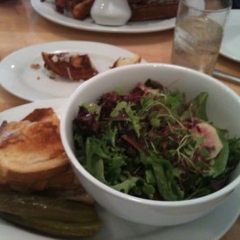 Morgans Restaurant - Voluptuous grilled cheese and side salad - New American Near Me - Miami, Florida