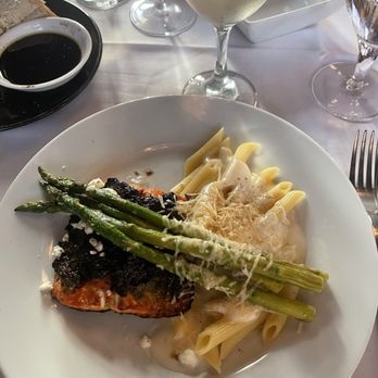 Andante - Salmon and asparagus and the fettuccine pasta - Italian Near Me - Chelan, Washington Andante - Salmon and asparagus and the fettuccine pasta - Italian Near Me - Chelan, Washington