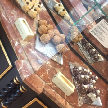 Aux Merveilleux de Fred - Desserts Near Me - Paris, 75 Aux Merveilleux de Fred - Desserts Near Me - Paris, 75
