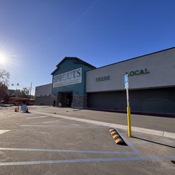Sprouts Farmers Market - Checking out the new store