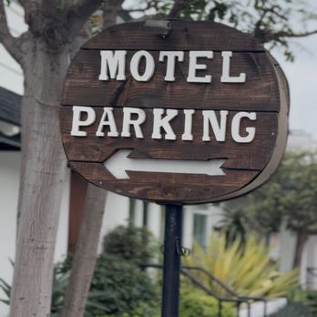 Hotel Joaquin - Motel parking sign - Hotels Near Me - Laguna Beach, California
